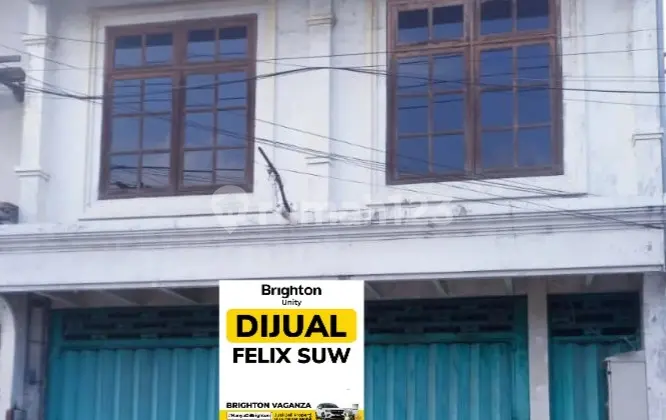 2.5-storey shop house in Bratang Gede, Central Surabaya