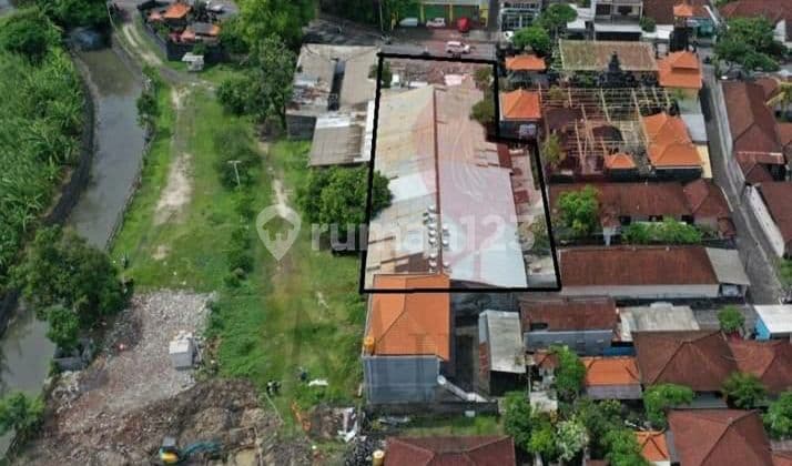 Bangunan Tempat Usaha dan Rumah Tinggal Pinggir Jalan Utama