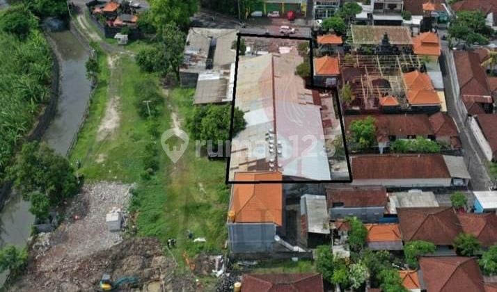 Bangunan Tempat Usaha dan Rumah Tinggal Pinggir Jalan Utama