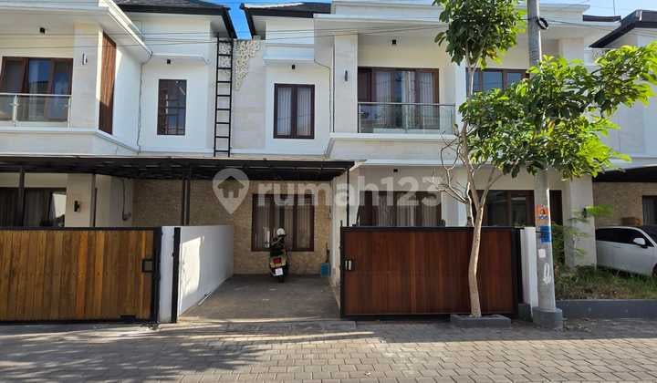 Brand New 3 Bedrooms House Near Jimbaran Sidewalk