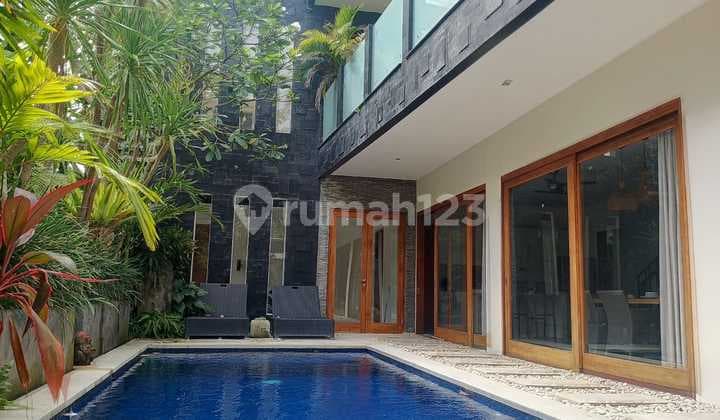 Private Pool Villa 3 Kamar dengan Open Rooftop Area Berawa Canggu