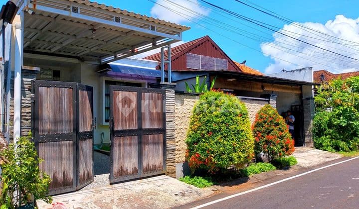 Rumah Tinggal dan Garasi 12 Mobil Area Bukit Kuta Selatan