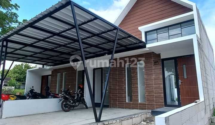 New House The Queen Residence Cerme Gresik