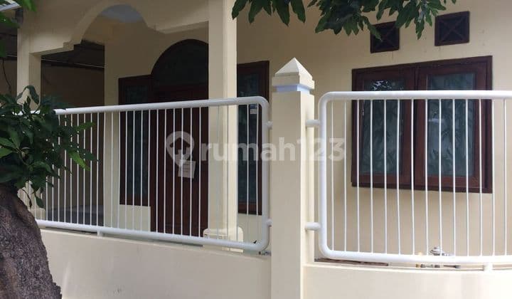Rumah 1,5 Lantai Gkb Manyar Gresik