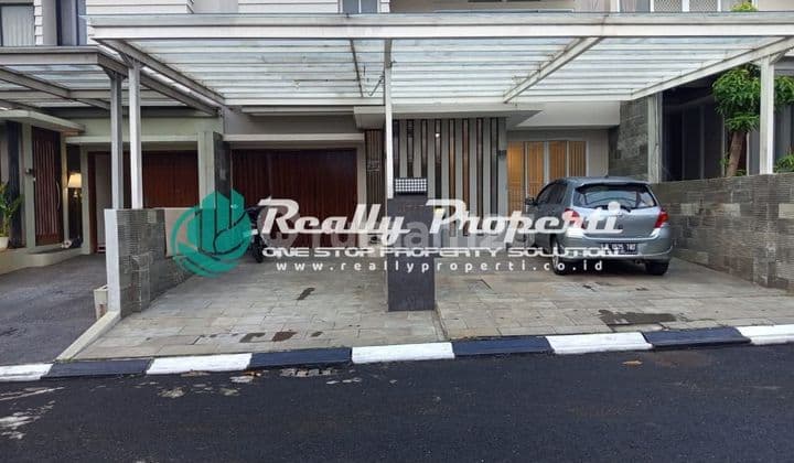 Dijual Rumah Elite, 2 Lantai, Lokasi Strategis Dekat LRT Taman Mini, Aman, Nyaman, Tenang di Pinang Ranti, Jakarta Timur