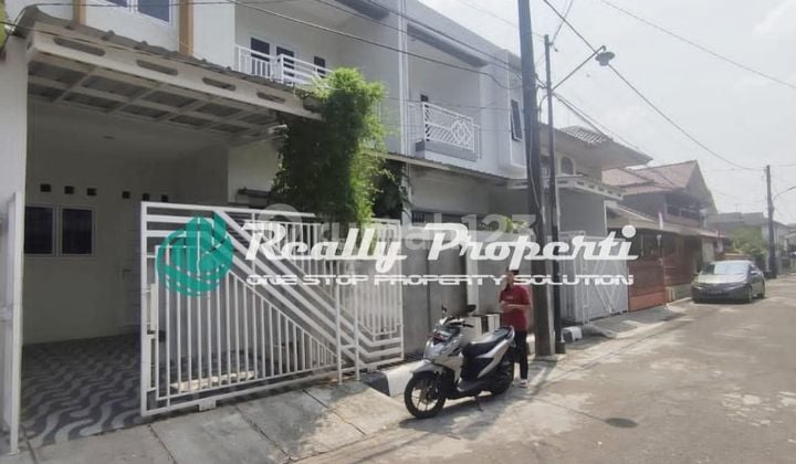 Disewakan Rumah Ada Kitchen Set, 2 Lantai Dalam Perumahan di Jatibening Baru, Bekasi