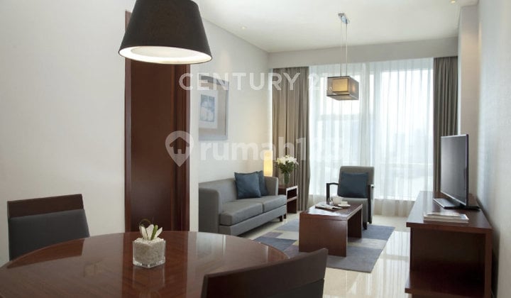 1 BR Full Service Apartemen di Sudirman Selangkah ke MRT
