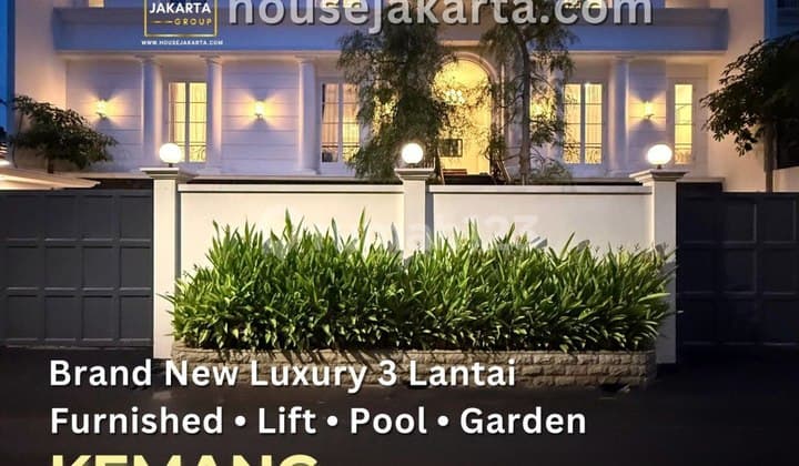 Rumah Mewah 3 Lantai Modern Classic . Private Pool, Lift Fully Furnished . Parkir Luas