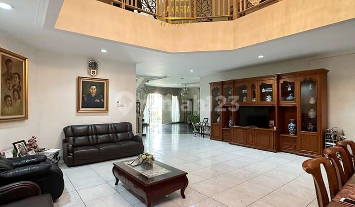 Rumah Kebayoran Baru Depan Taman, Jalan Lebar, Dekat Scbd Sudirman