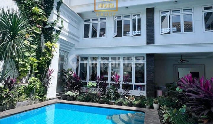 American Classic House Kemang 2 Lantai Murah Taman Luas Pool Mewah