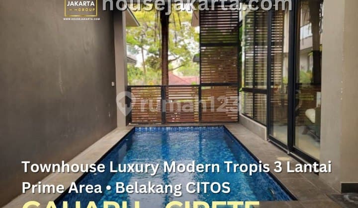Cilandak Townhouse Belakang Citos . Modern Tropis . Private Pool