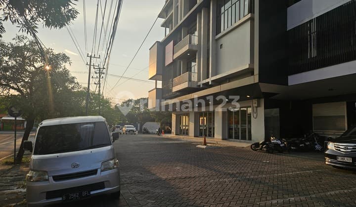 Ruko Raya Ngagel Surabaya Lokasi Premium 4 Lantai Bangunan Terawat Hadap Jalan Raya Trafik Padat Parkir Luas