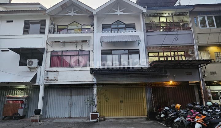 COCOK UTK KANTOR, DISTRIBUTOR, KLINIK KECANTIKAN Disewakan Ruko 3 Lantai Nginden Intan Surabaya Parkir Luas Bebas Banjir Siap Cari Cuan