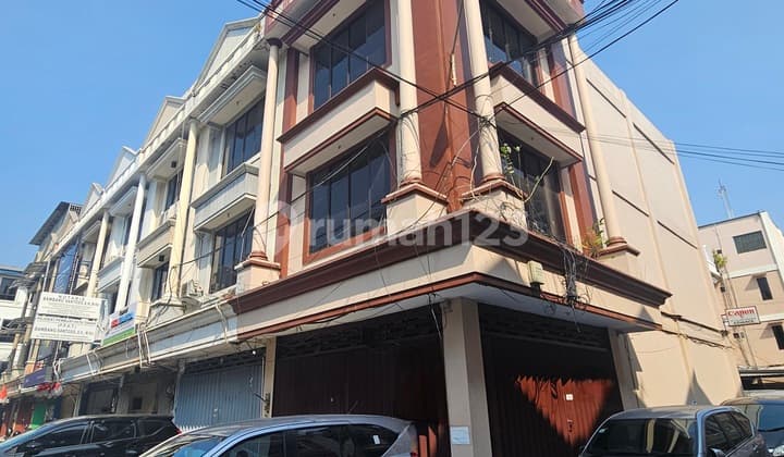 Jalan Paling Lebar - Posisi Hook Parkir bisa 5 Mobil Cocok untuk Kantor, Bpr, Leasing, Klinik Kecantikan, Konsultan Pajak / Hukum Dll