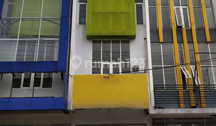 Ruko Dr. Wahidin SH Kebomas Gresik 3 Lantai Pusat Kota Hadap Jalan Raya Area Bisnis Deretan Bank, Resto, Bank