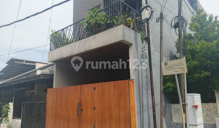 Rumah 2,5 Lantai + Rooftop Wonorejo Rungkut - Konsep Modern & Fungsional