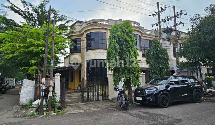 Disewakan Rumah Barata Jaya Surabaya 2.5Lantai Bonus Gudang 9x15 Cocok untuk Kantor Distributor, Ekspedisi, Workshop dll