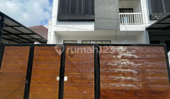 Rumah Rungkut Asri Surabaya Timur Baru Gress 2 Lantai 7x20 SHM Dekat McD Superindo Harga 2M an
