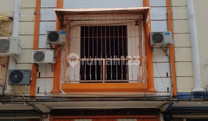 Dekat Gate Masuk Ruko 21 Klampis Arief Rahman Hakim Surabaya 3.5 Lantai Shm Jual Cepat