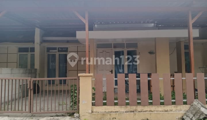Strategic Location! 3BR House Near Toll & Campus