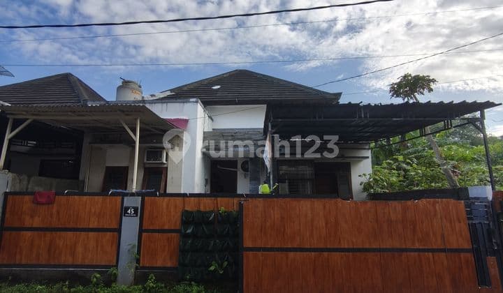 Rumah Hunian Area Komplek Taman Griya