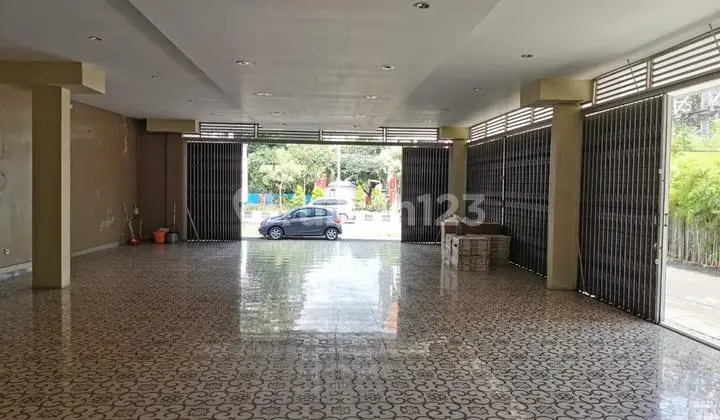 Super Premium Shop House in Imam Bonjol Area