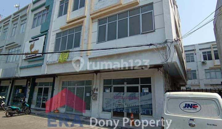 Ruko Hoek 3 Lantai Luas Tanah 59 di Swadaya City Square, Grogol