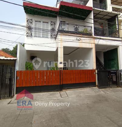 Rumah 2 Lantai Luas Tanah 109 di JL Duri Mas VII, Duri Kepa, Kebon Jeruk