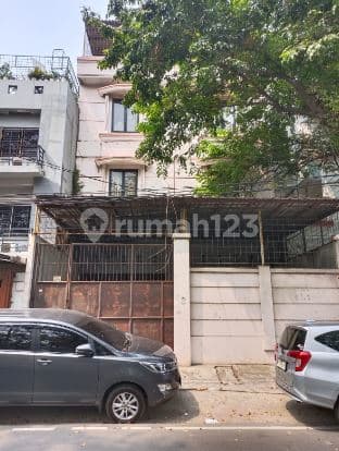 Ruko Gandeng 2 Unit 3 Lantai Luas Tanah 223 di Jl Kota Baru, Roxy Cideng