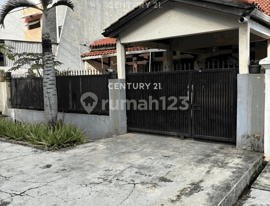 Help me translate to English: For Sale Strategic House South Jakarta 5 Minutes to Jorr Toll Road
