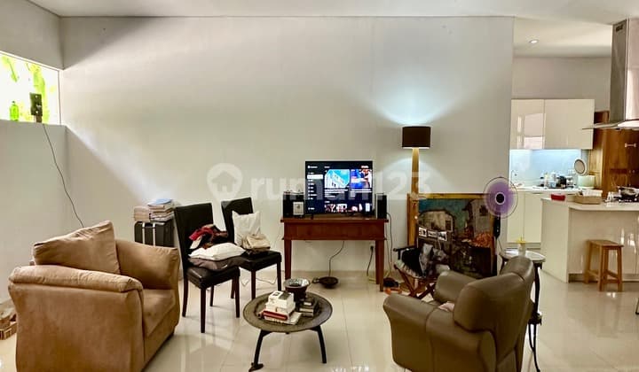 Jagakarsa, Rumah Siap Huni Dalam Town House