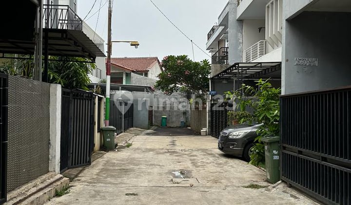 Dijual Rumah Dan Kostan Dilokasi Strategis, Cocok Untuk Investasi, Dekat Ke Tol Tb Simatupang, Stasiun KRL Dan Kampus Terdekat di Jalan swadaya raya, Tanjung Barat