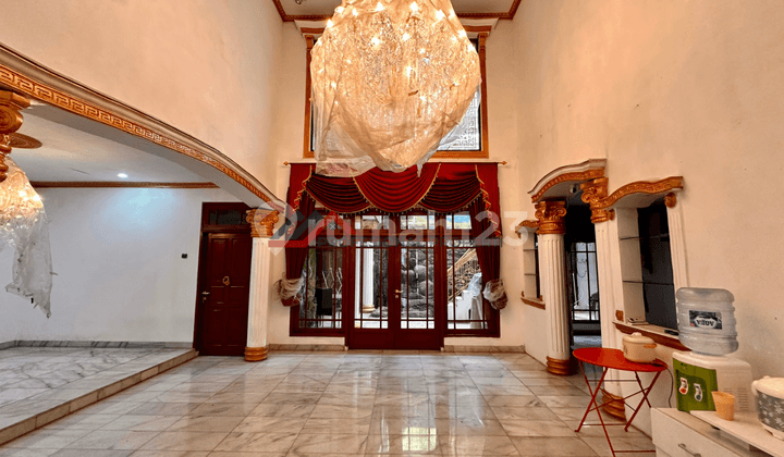 Rumah Mewah Nuansa Klasik Siap Huni di Bintaro, Jakarta Selatan