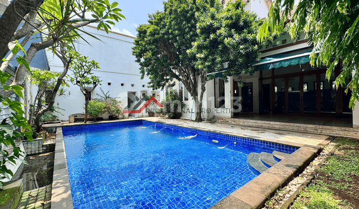 Rumah Siap Huni Dilingkungan Tenang Lokasi Strategis Dekat ke MRT