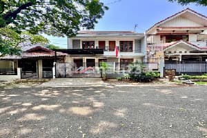Rumah Strategis 2 Lantai Siap Huni Dekat ke Pondok Indah Mall