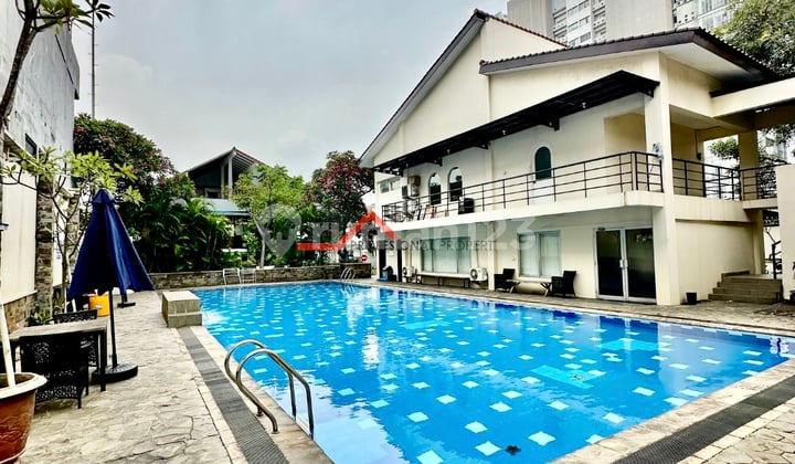 Rumah Siap Huni Dalam Cluster Elite di Kemang Jakarta Selatan