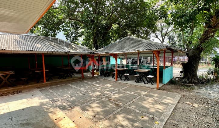 Rumah Siap Huni Dengan Halaman Luas Di Lebak Bulus