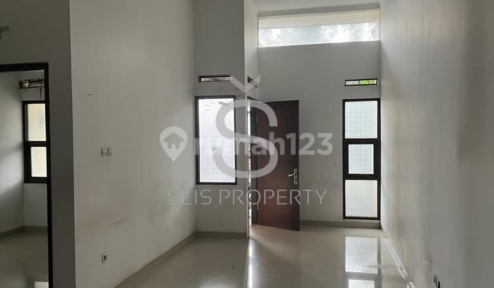 Dijual Rumah Siap Huni di Sadang Sayap Taman Kopo Indah Bandung