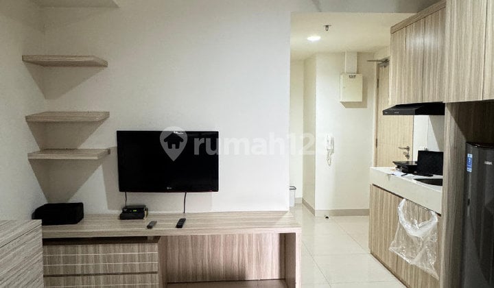 The English translation of your Indonesian text is: **"Fully Furnished Orange County Apartment on Floor 16, Glendale"**