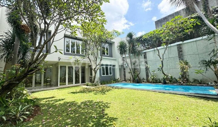 Modern Compound House in Kemang, Jakarta Selatan