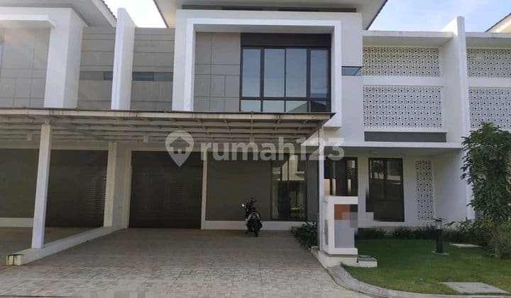 Sewa Cepat!! Rumah Btari Kamar 4+1 , Carport 2, di Summarecon Bandung