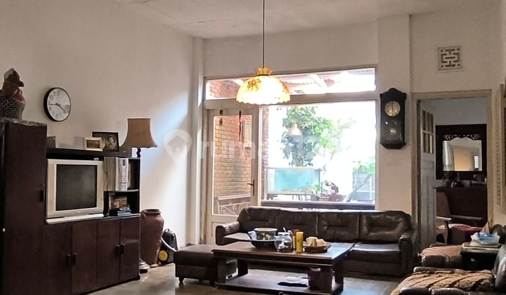 Dijual Rumah Belanda Luas Ideal Dekat Sekolah Negeri Favorite Tempat Kuliner Perkantoran Perbankan