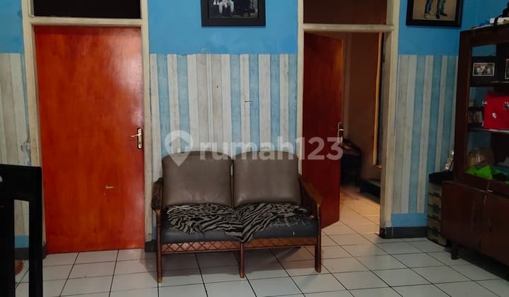 Jual Rumah Tua Lima Belas Meter Ke Jalan Raya Daerah Ramai Dekat Transmart