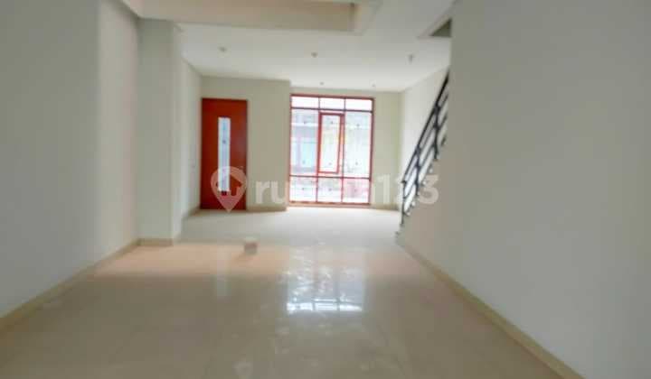 Disewakan Ruko Tiga Lantai Dekat Tol Pasteur dan Nurtanio