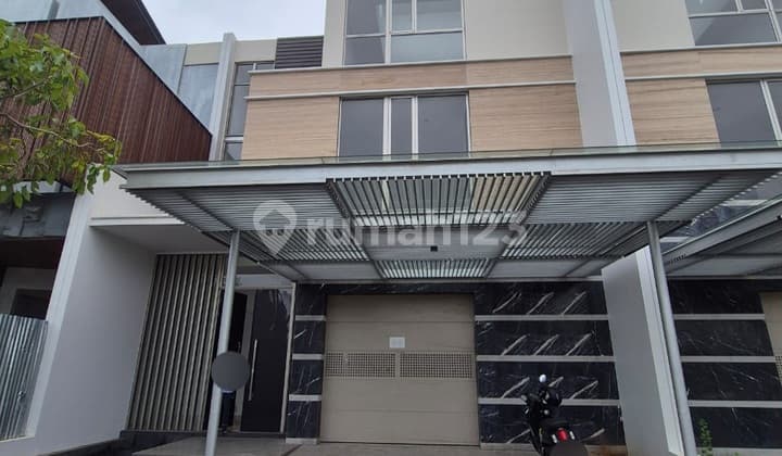 Rumah Pantai indah kapuk view golf ada pool dan lift 10x35 3lt