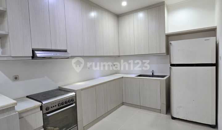 Sewa Rumah Pik 150m 3lt Full Furnish Rapi Bagus