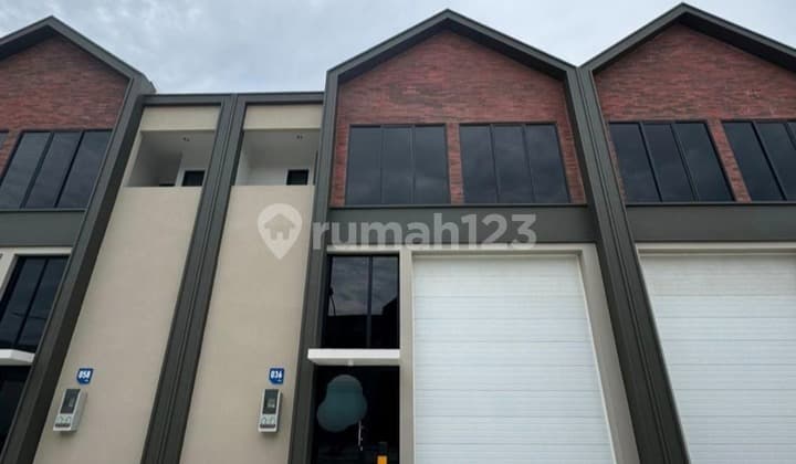 For rent, Bizpark warehouse in PIK 2, area 9x30, includes a brand new office.