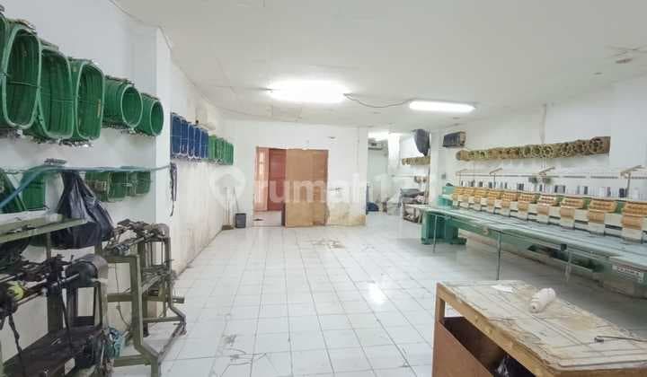 For sale. A large house on Mangga Besar Raya Street, West Jakarta.