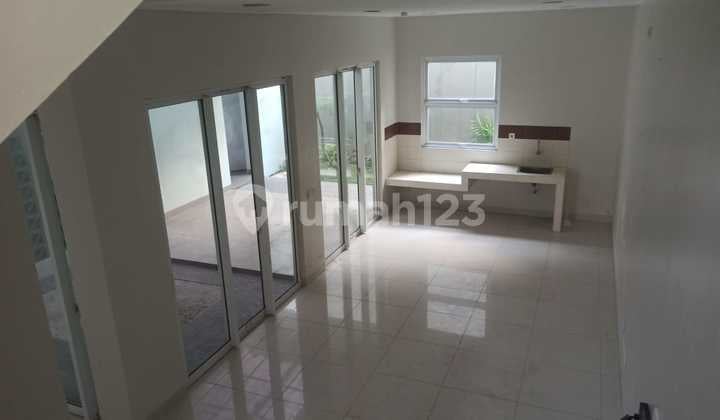 Rumah Langka Pinewood Banjar Wijaya Cipondoh Tangerang