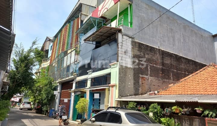 3-STORY BOARDING HOUSE, 24 ROOMS, STILL OPERATING, 90% OCCUPIED, SUNTER JAYA STREET